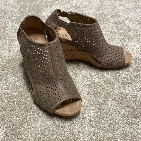 Life Stride Shoes - Life Stride Wedges / Booties, Size 7.5